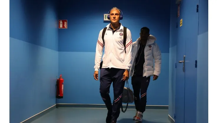 Keylor Navas entrando al Parque de los Príncipes