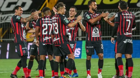 Liga Deportiva Alajuelense celebrando su anotación (LDA Oficial)