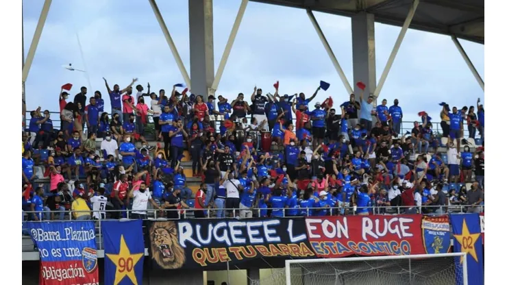 Se dieron gritos discriminatorios en el Clásico Nacional.