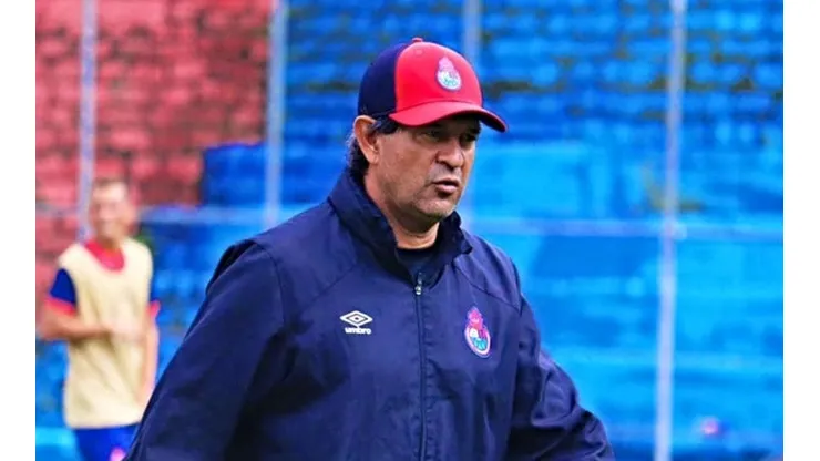 Aficionados de Municipal piden la salida de José Cardozo
