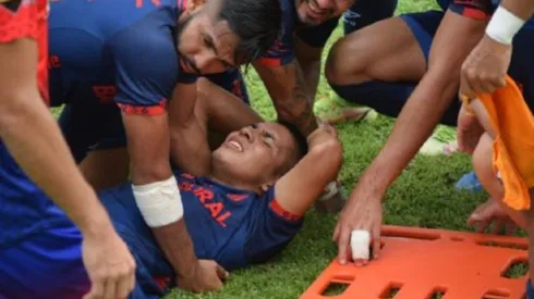 Jugador de Municipal sufre terrible lesión