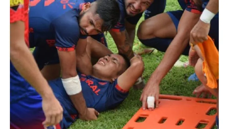 Jugador de Municipal sufre terrible lesión