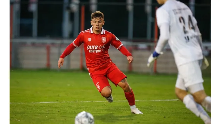 Manfred Ugalde con el FC Twente (FC Twente Oficial)