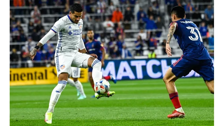 Ronald Matarrita controla con pierna izquierda. (FC Cincinnati Oficial)