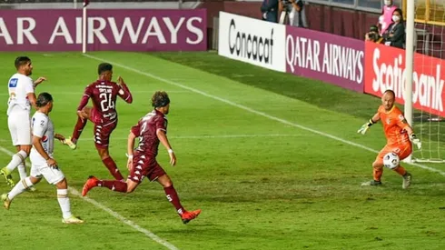 Saprissa descontaba en el marcador con gol de Orlando Sinclair de cabeza (Saprissa Oficial)