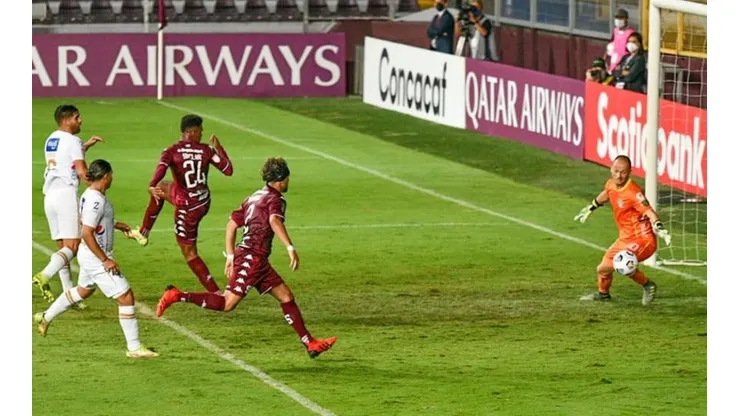 Saprissa descontaba en el marcador con gol de Orlando Sinclair de cabeza (Saprissa Oficial)