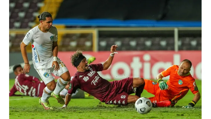 Liga Concacaf: Saprissa sufre para vencer 4-3 a Comunicaciones [VIDEO]
