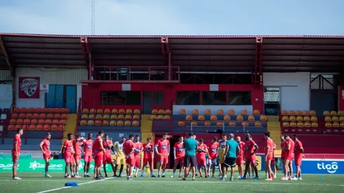 Santos de Guápiles concentrados para el juego ante el Forge FC de Canadá (AD Santos Oficial)