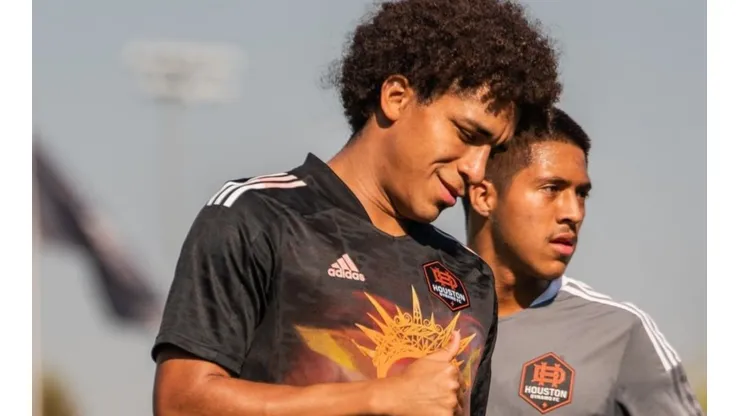 Adalberto Carrasquilla vuelve a los terrenos de juego.