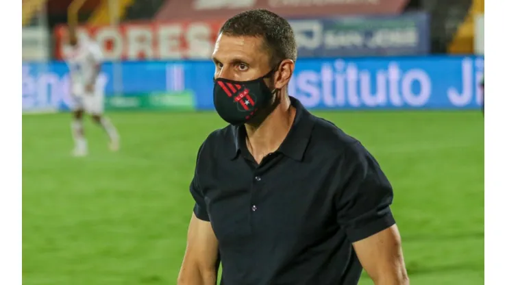 Rudé no le garantiza la titularidad a nadie en Alajuelense