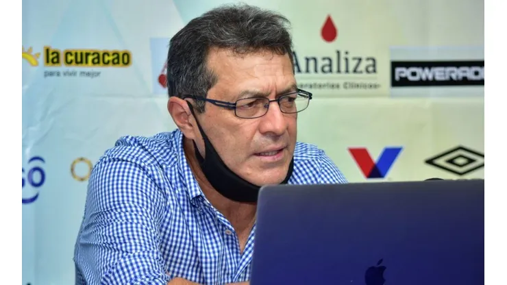 Hugo Pérez en conferencia