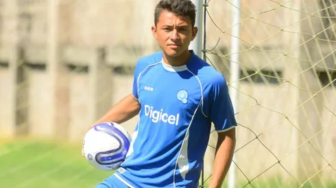 El Salvador todavía no podrá contar con Narciso Orellana