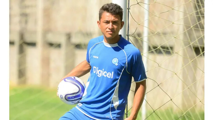 El Salvador todavía no podrá contar con Narciso Orellana