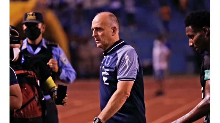 Oficial: Fabián Coito dejó de ser el entrenador de Honduras