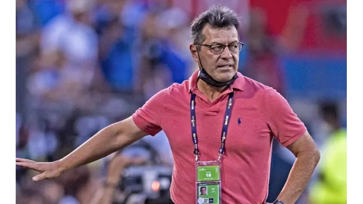 Hugo Pérez: "El enemigo de El Salvador lo tenemos en casa"