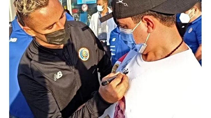 Keylor Navas le cumplió el sueño a un aficionado en Honduras [VIDEO]