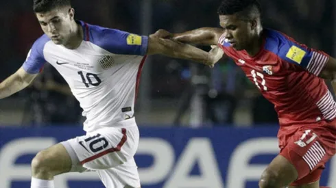 Christian Pulisic y Luis Ovalle en las eliminatorias de Rusia 2018 (AP)