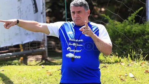 Suárez destaca el estilo de juego de El Salvador