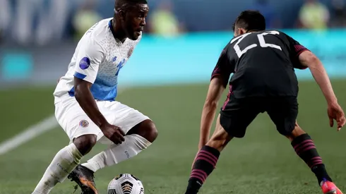 Joel Campbell domina el balón ante México (Getty)