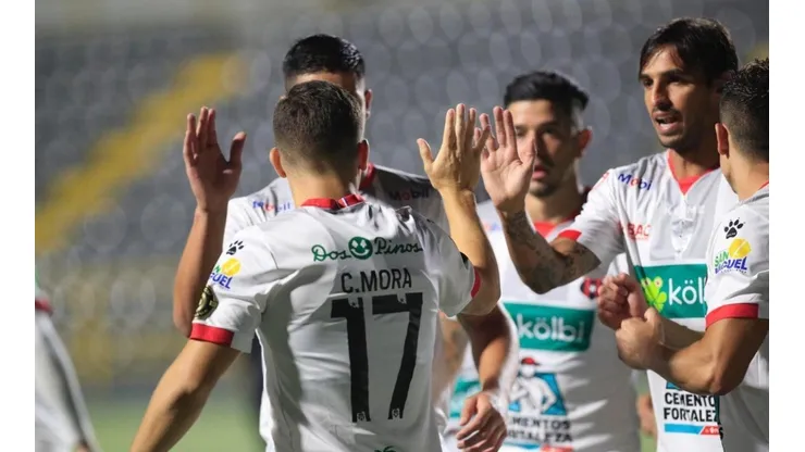 Alajuelense celebrando un gol (Alajuelense Oficial)