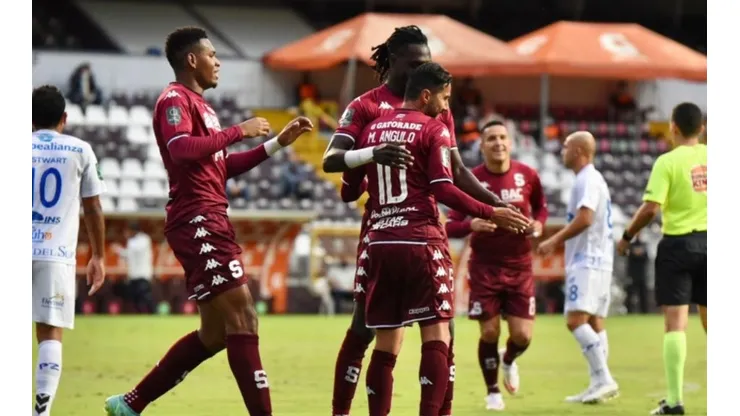 Saprissa celebra el gol de Marvin Ángulo contra P.Z (Saprissa Oficial)