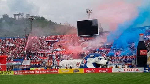 Fanáticos de Olimpia molestos tras descalificación en Liga Concacaf