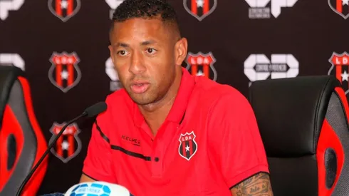 Gabriel Torres fue presentado oficialmente en Alajuelense
