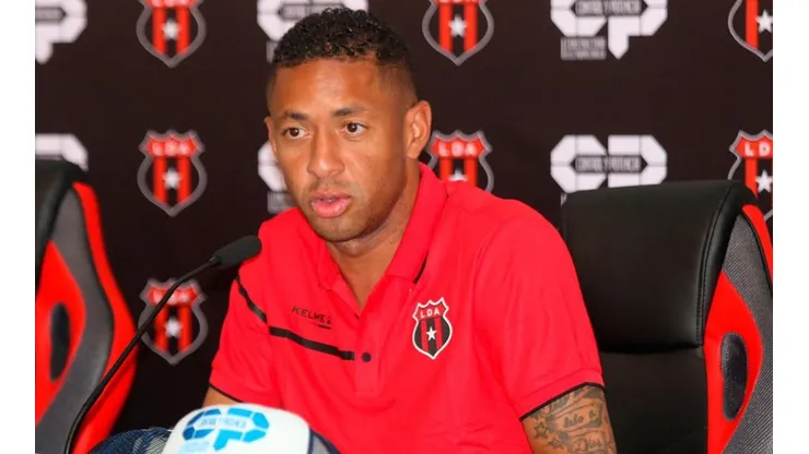 Gabriel Torres fue presentado oficialmente en Alajuelense