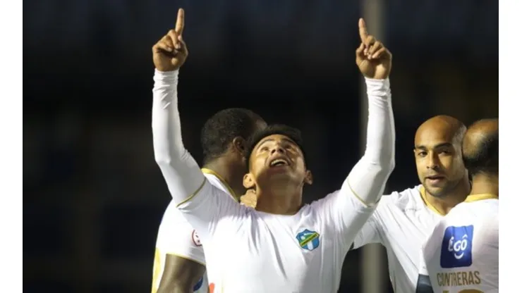 Liga Concacaf: Comunicaciones vence 2-1 a Alianza [VIDEO]