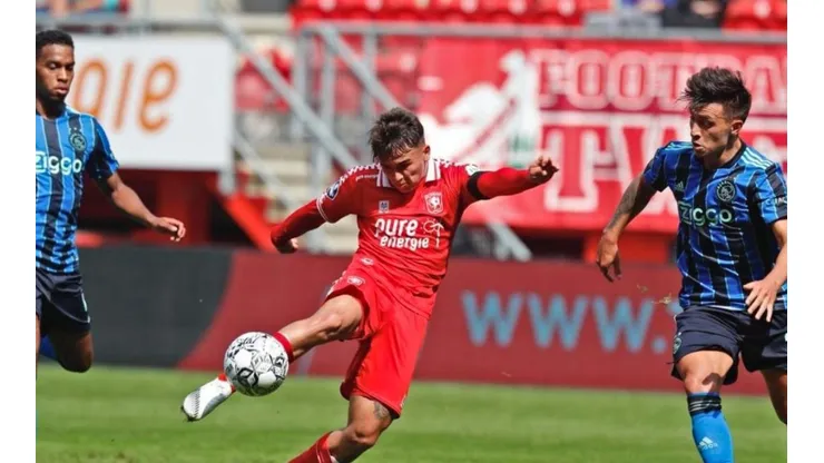 Manfred Ugalde no ve minutos suficientes en el Twente