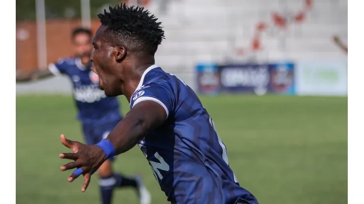 Rubilio Castillo vuelve a anotar para Royal Pari