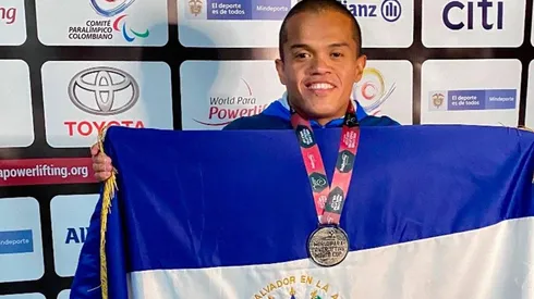 Herbert Aceituno consigue la primera medalla paralímpica en la historia de El Salvador