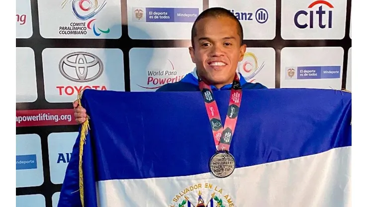 Herbert Aceituno consigue la primera medalla paralímpica en la historia de El Salvador