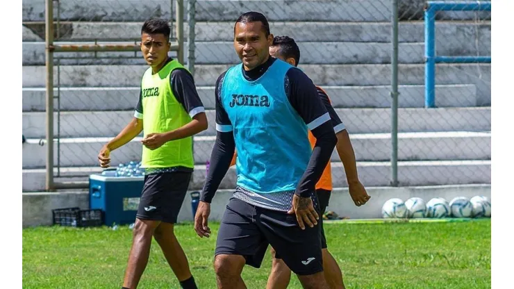 Entrenador de Antigua dio la fecha del debut de Gullit Peña