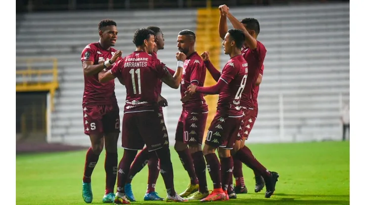 Saprissa goleó 4-0 a Jicaral y mantiene liderato del Apertura 2021