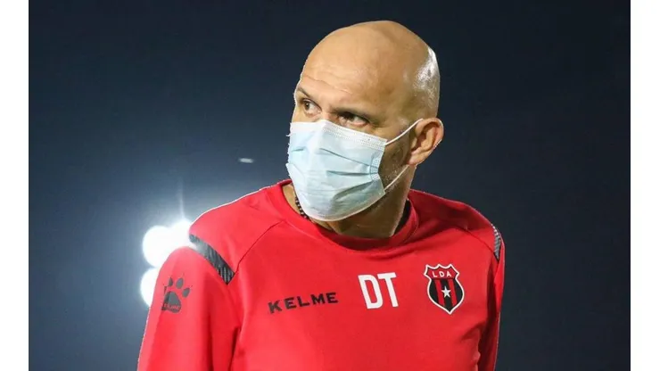 Luis Marín disgustado por la mayoría de jugadores de Alajuelense en la Sele