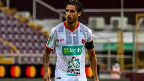 Dos figuras del Saprissa piden respaldar a Bryan Ruiz