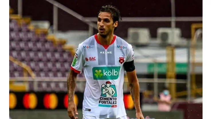 Dos figuras del Saprissa piden respaldar a Bryan Ruiz