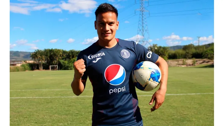 Motagua hizo oficial la llegada de un mediocampista argentino