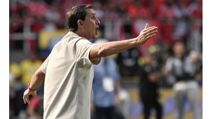 Alexandre Guimaraes se aleja de Alajuelense