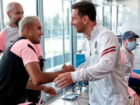 El recibimiento de Keylor Navas a Lionel Messi en el PSG