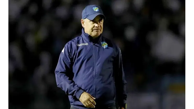 Técnico de los Cremas no está contento con el empate ante 11 Deportivo
