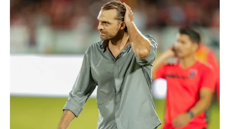Alajuelense despide a Andrés Carevic