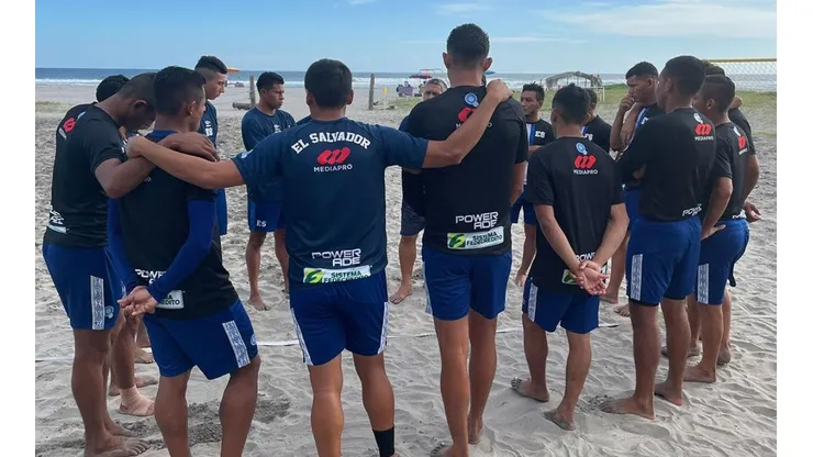 Selección de Fútbol Playa de El Salvador: "Nos utilizaron"