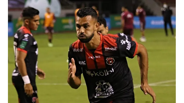Alajuelense fue castigado con memes en las redes
