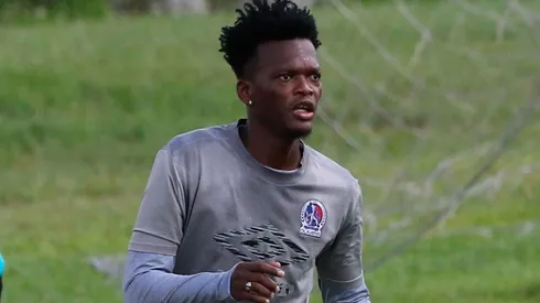 Olimpia contrata a un defensor