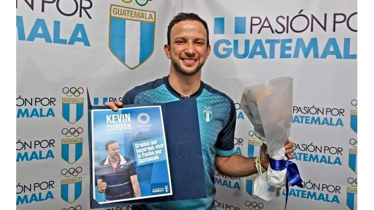 ¡Kevin Cordón recibido como héroe en Guatemala!