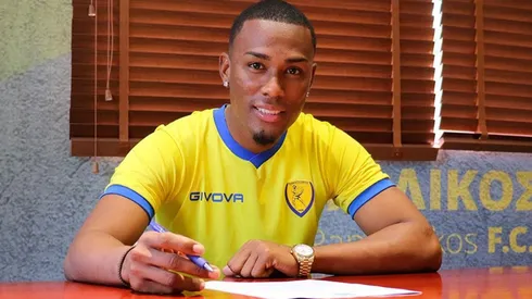 Deybi Flores es presentado oficialmente en el Panetolikos de Grecia