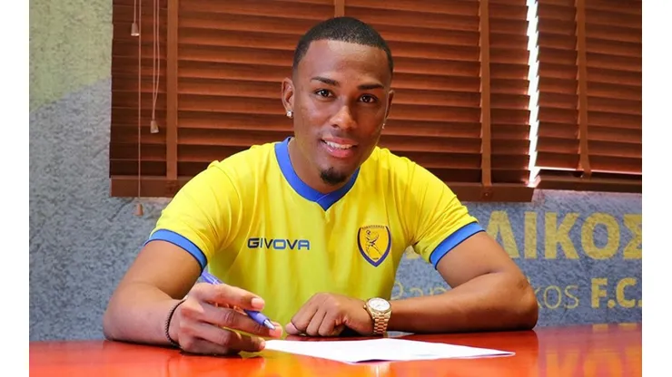 Deybi Flores es presentado oficialmente en el Panetolikos de Grecia