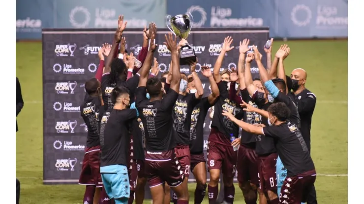 Saprissa golea a Alajuelense y gana la Supercopa